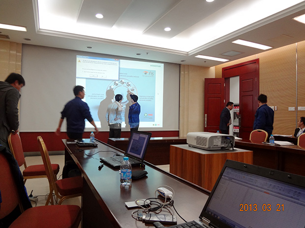 我們公司銷售結(jié)合舍弗勒集團(tuán)工程師一起給海螺川崎針對(duì)立磨軸承做的技術(shù)交流